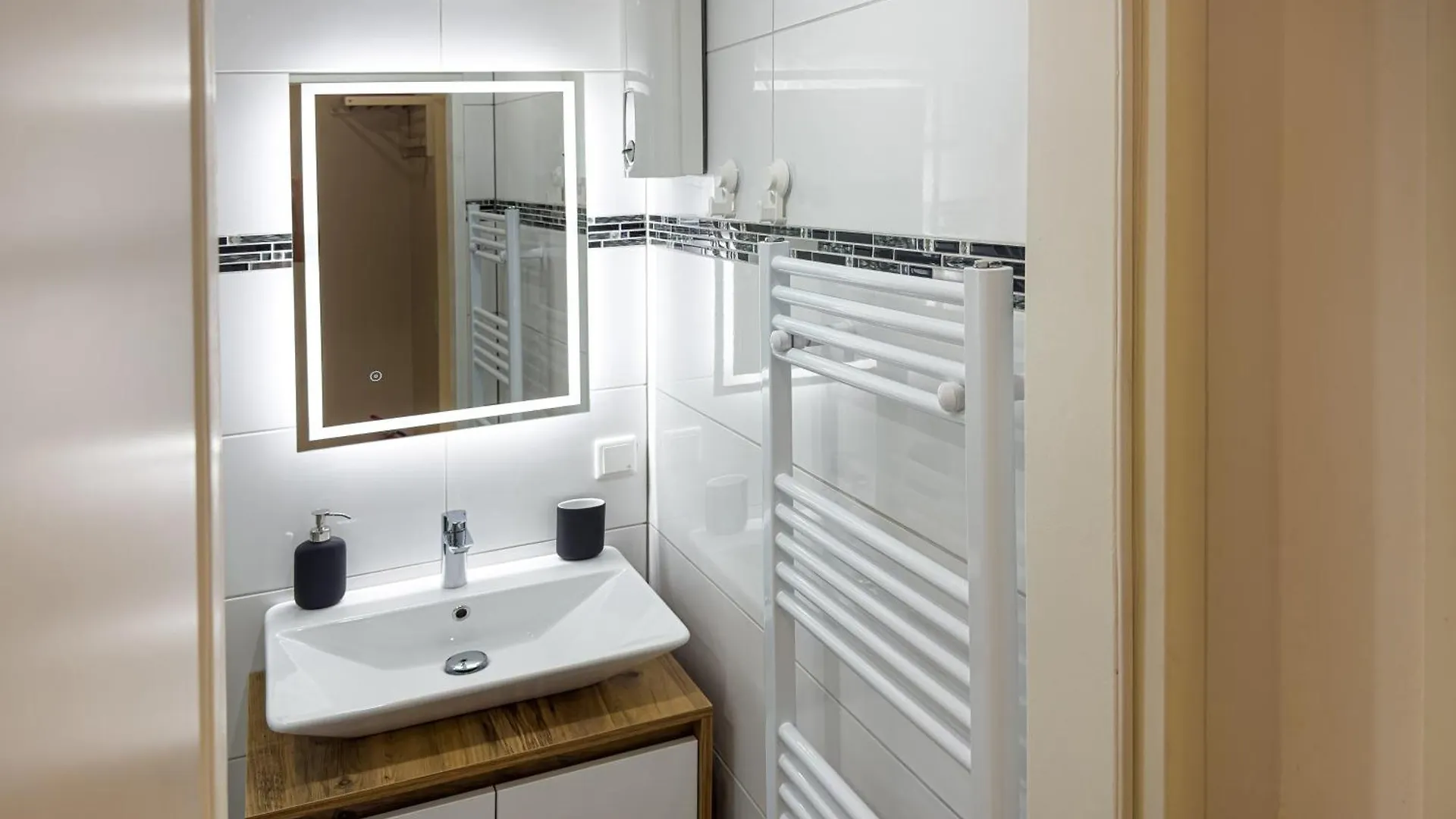 Apartment Immostay S#2 Zimmer - Free Parking & Balkon, Wifi & Naehe Mercedes Benz Bremen