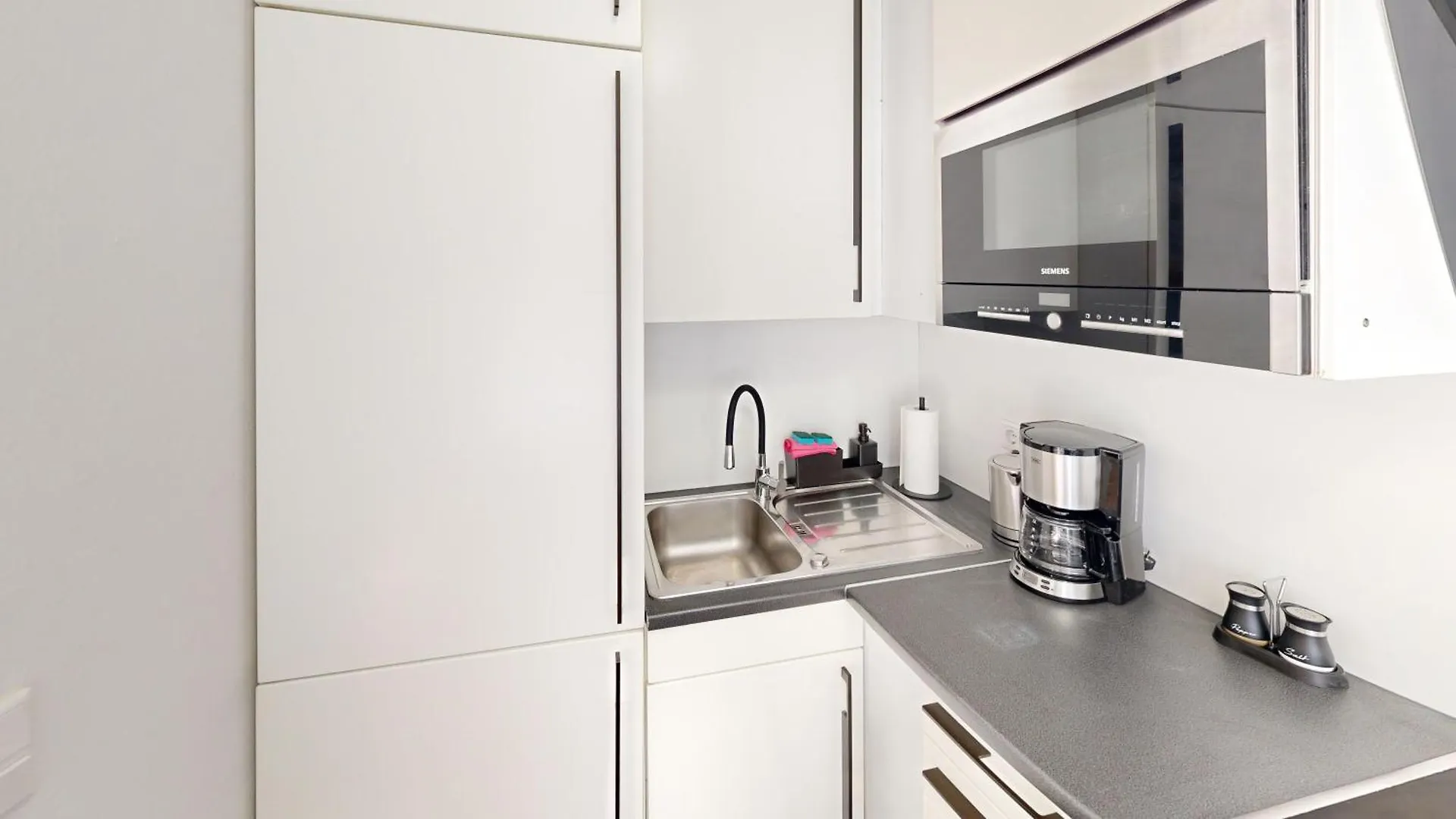 Immostay S#2 Zimmer - Free Parking & Balkon, Wifi & Naehe Mercedes Benz Bremen Germany